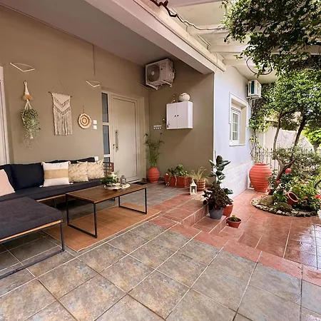 Electra Garden House Ferienhaus